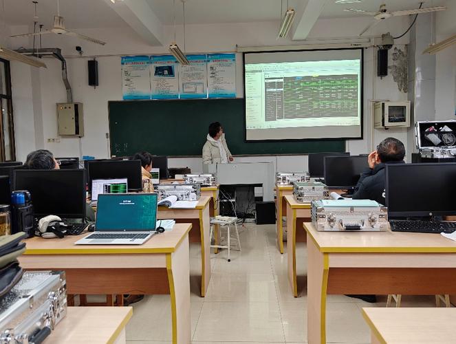 計算機系成功舉辦龍芯CPU體系結構實驗培訓活動
